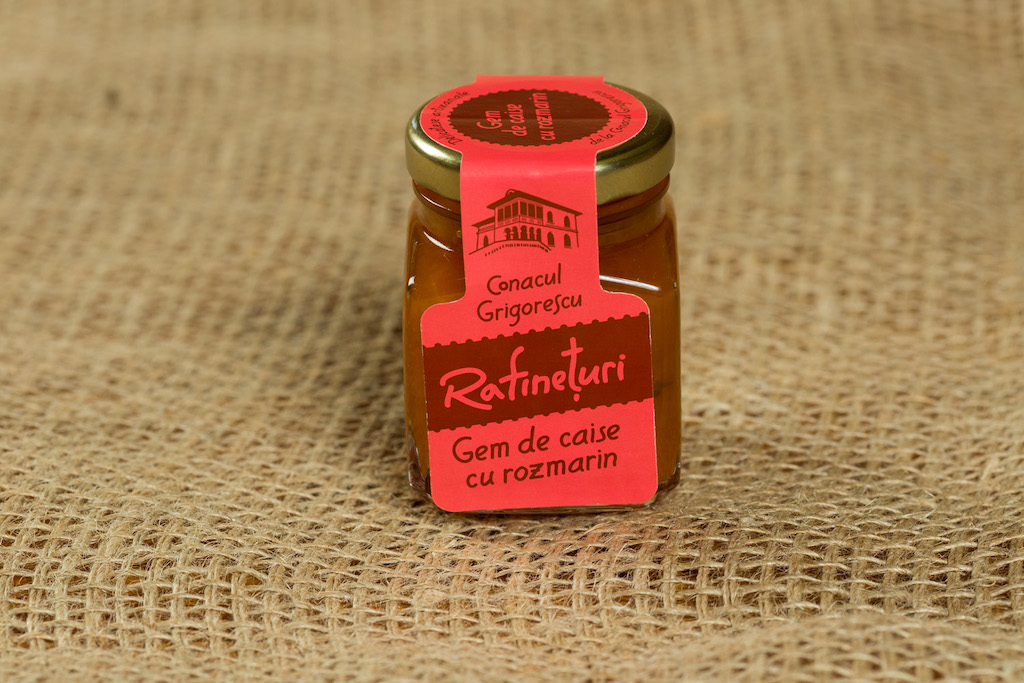 Aprikosenmarmelade mit Rosmarin